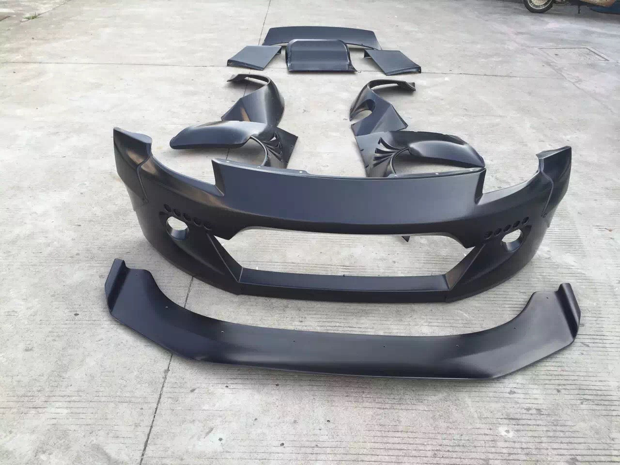 Nissan 350Z Rocket Bunny Z33 wide body kit